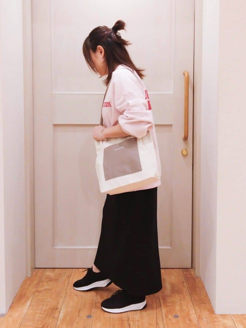 みーさんの「SHOO･LA･RUE｜【洗濯後しわになりにくい】ポケット付き ナロースカート」を使ったコーディネート