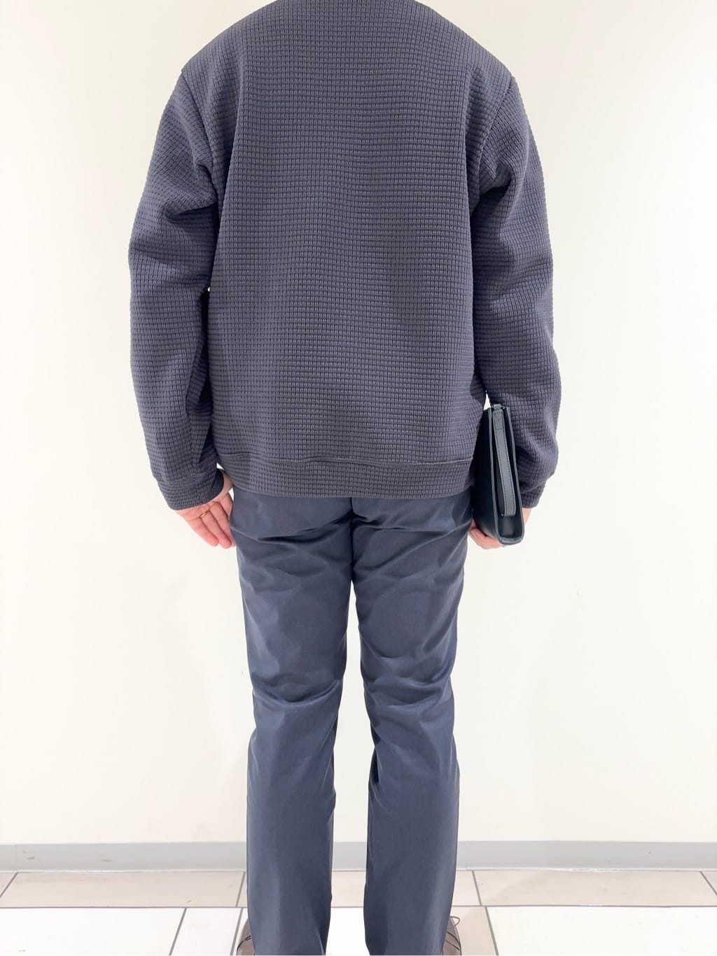及川さんの「TAKEO KIKUCHI｜ストライプ小花 長袖シャツ」を使ったコーディネート