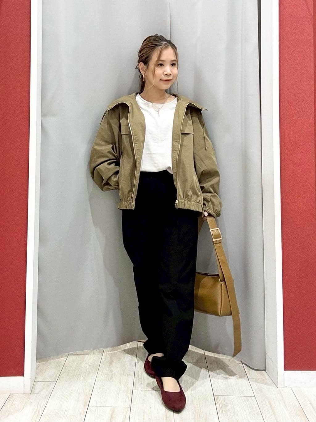 shioさんの「SHOO･LA･RUE｜【洗える/S-LL/美脚シルエット】ハイパーストレッチ テーパードパンツ」を使ったコーディネート