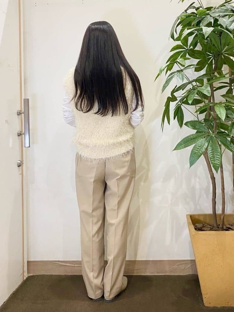 AYUMIさんの「SHOO･LA･RUE｜【S-LL】ウエストリボンがアクセント ゆったりテーパードパンツ」を使ったコーディネート