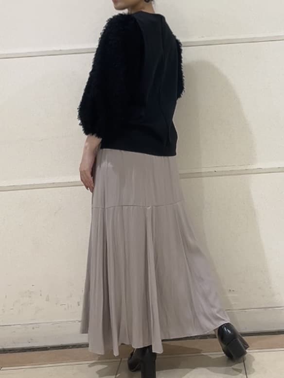 watanabeさんの「UNTITLED｜【丸首/Tシャツ風/短丈】シャギースリーブ ポンチカットソー」を使ったコーディネート