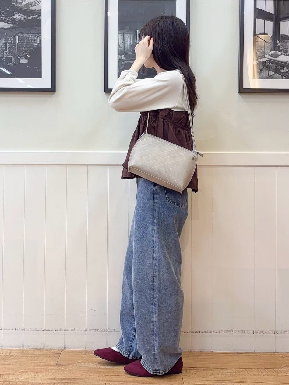 えぬさんの「SHOO･LA･RUE｜【洗濯機可/S-LL】1枚で華やか フリルドッキングトップス」を使ったコーディネート