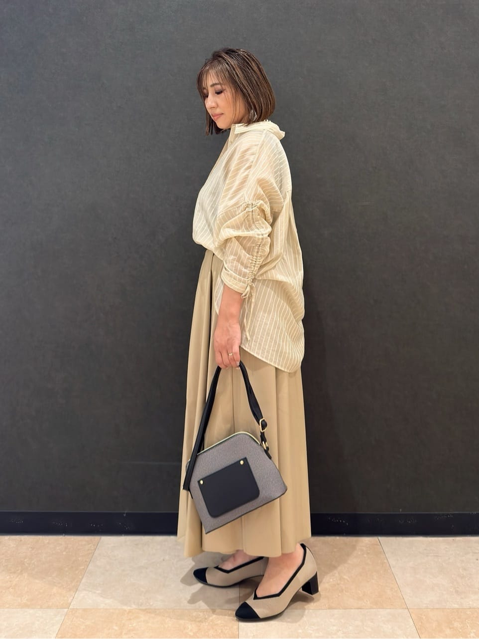 Megさんの「SHOO･LA･RUE｜【S-LL】程よい透け感 ストライプ柄 お袖ギャザーデザインシャツ」を使ったコーディネート