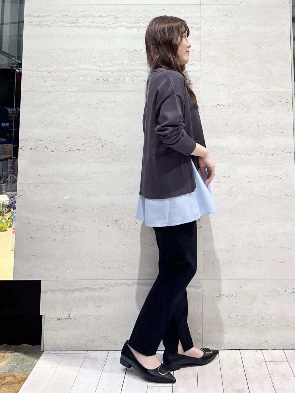 かほさんの「OPAQUE.CLIP｜《ツインセット》リラクシーサイドスリットニット&times;ドッキングタンク【洗濯機洗い可】」を使ったコーディネート
