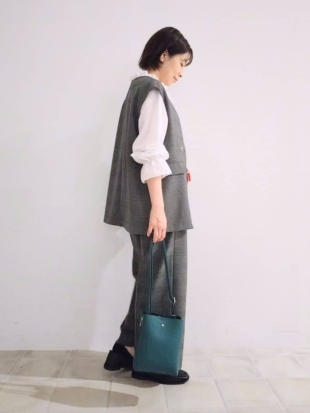miomioさんの「SHOO･LA･RUE｜【S-LL/セットアップ可/洗濯後しわになりにくい】ダブルベスト」を使ったコーディネート