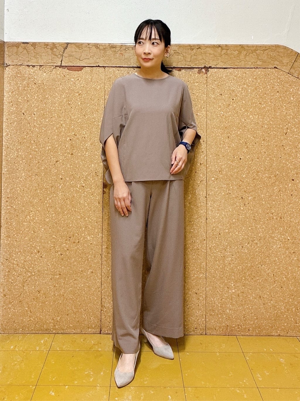 hattoriさんの「INDIVI｜【UVケア／SETUP可能】エアリージョーゼット ワイドパンツ」を使ったコーディネート