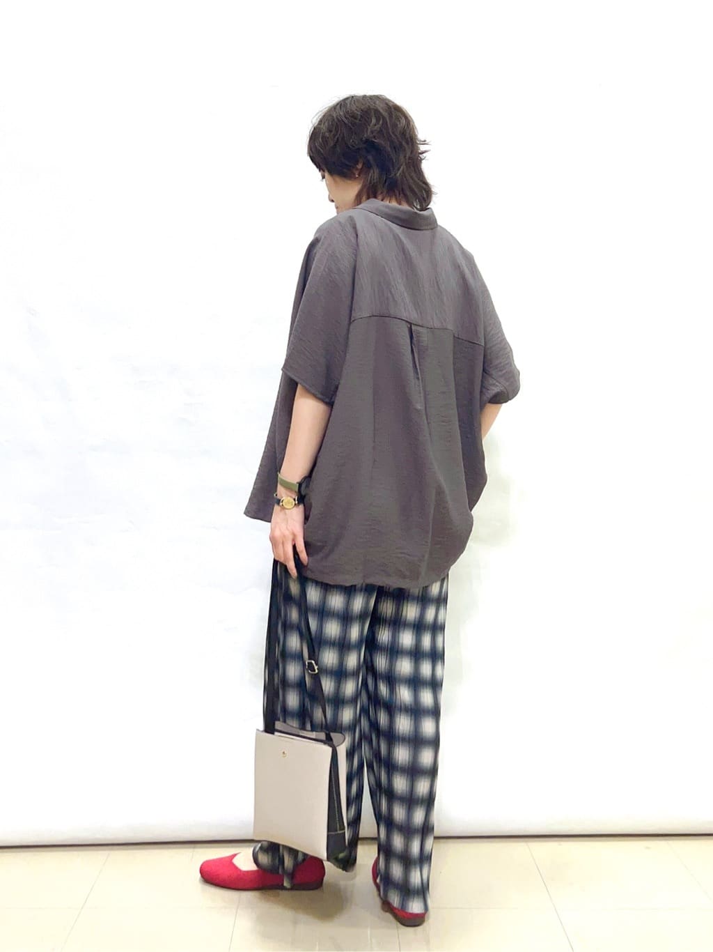 まっつんさんの「SHOO･LA･RUE｜【洗える/S-LL/5分袖】1枚でも羽織としても。さらさらドレープシャツ」を使ったコーディネート