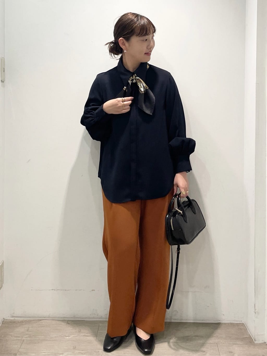 sumicaさんの「OPAQUE.CLIP｜【es】タックワイドストレートパンツ【洗濯機OK／防シワ／UVケア／接触冷感／吸水速乾】」を使ったコーディネート