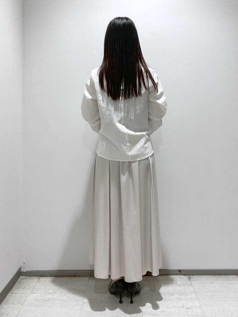meiさんの「INDIVI｜レザー調ギャザースカート」を使ったコーディネート