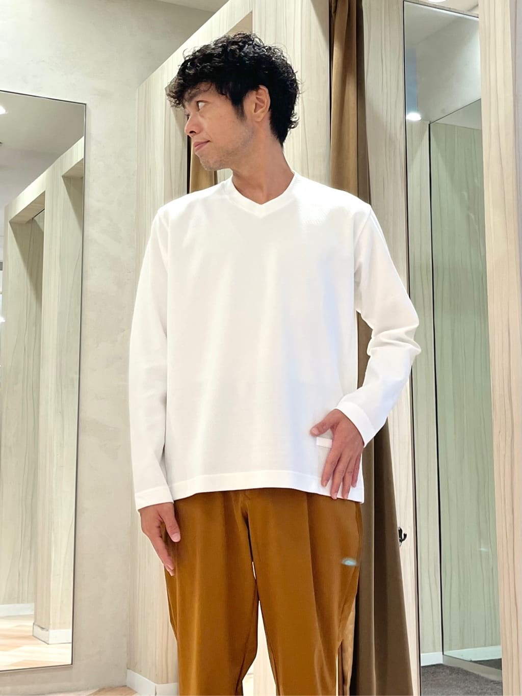 URAさんの「TAKEO KIKUCHI｜【3Dナイロンストレッチ】スリムイージーパンツ」を使ったコーディネート
