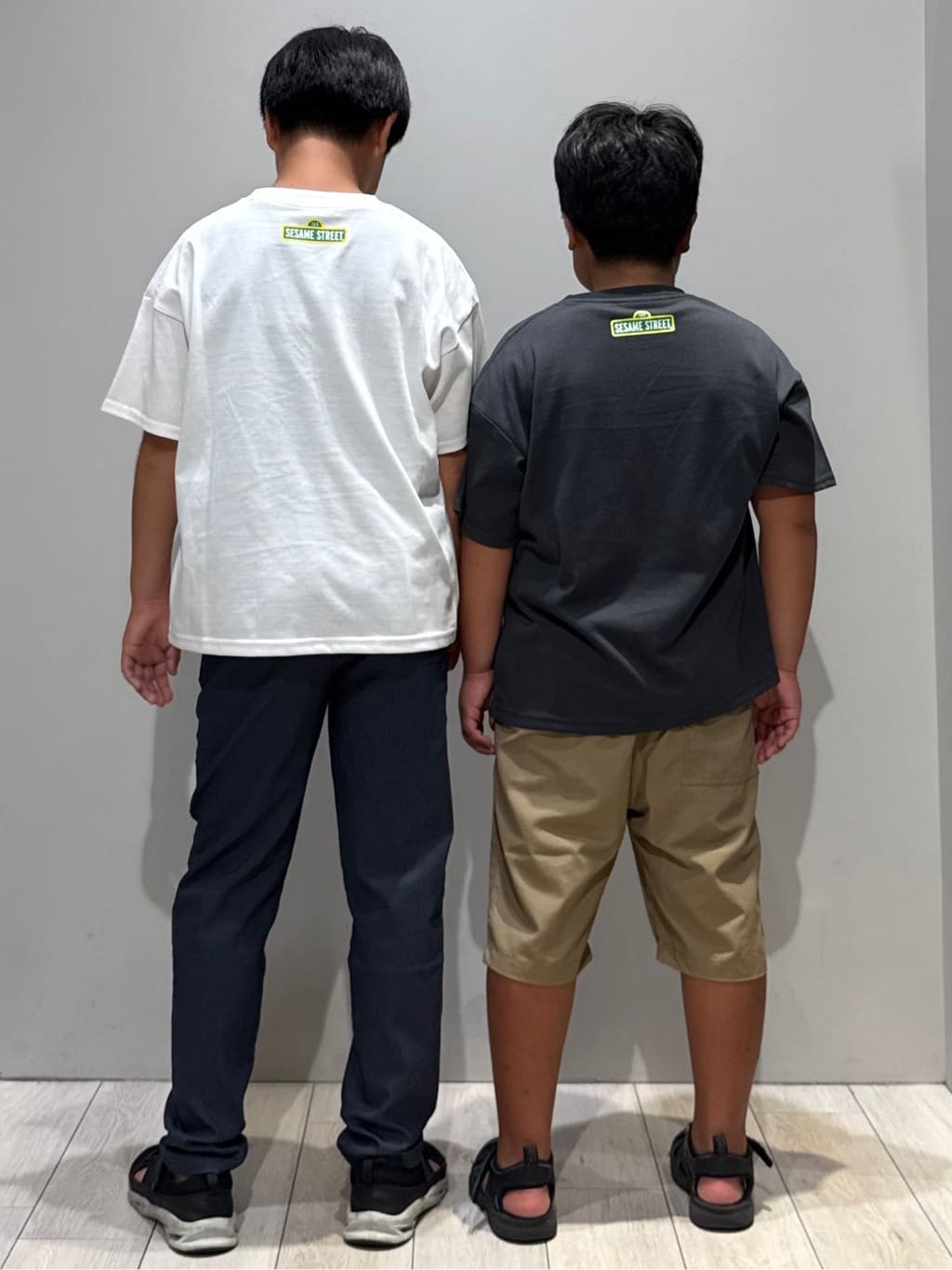 kuboさんの「THE SHOP TK｜【110-160】セサミストリートTシャツ／親子リンク」を使ったコーディネート
