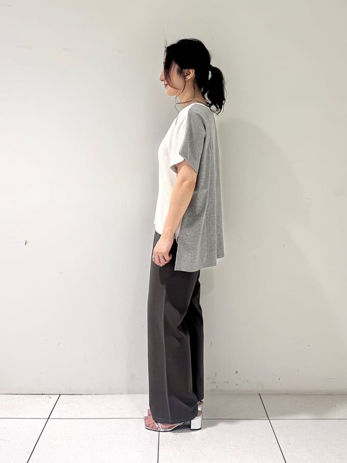 そんさんの「INDIVI｜【洗える／汗ジミ防止】バイカラー＆アシメヘム Tシャツ」を使ったコーディネート