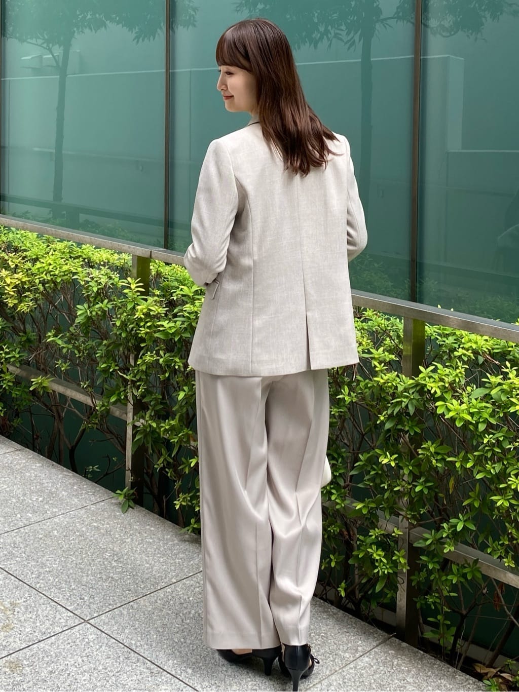 みさかさんの「index｜パール調パーツ付きクルーネックニット【洗濯機OK】《8col／XS～3L》」を使ったコーディネート