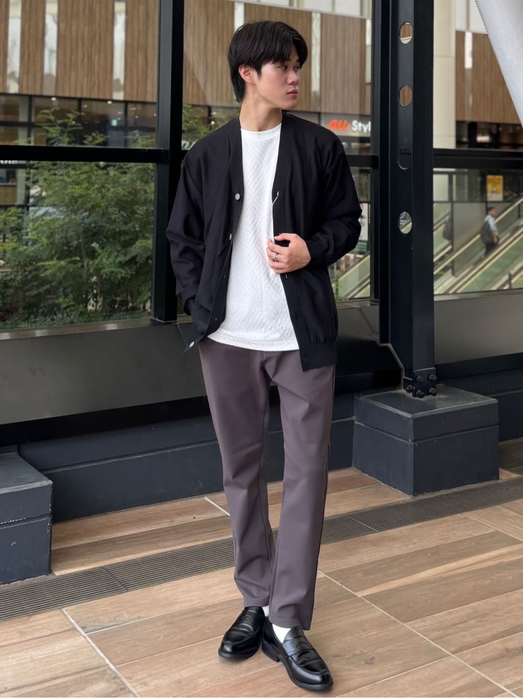 うらしーさんの「THE SHOP TK｜【季節の変わり目に活躍】ニットカーディガン 選べる2デザイン(柄&無地)/洗濯機OK」を使ったコーディネート