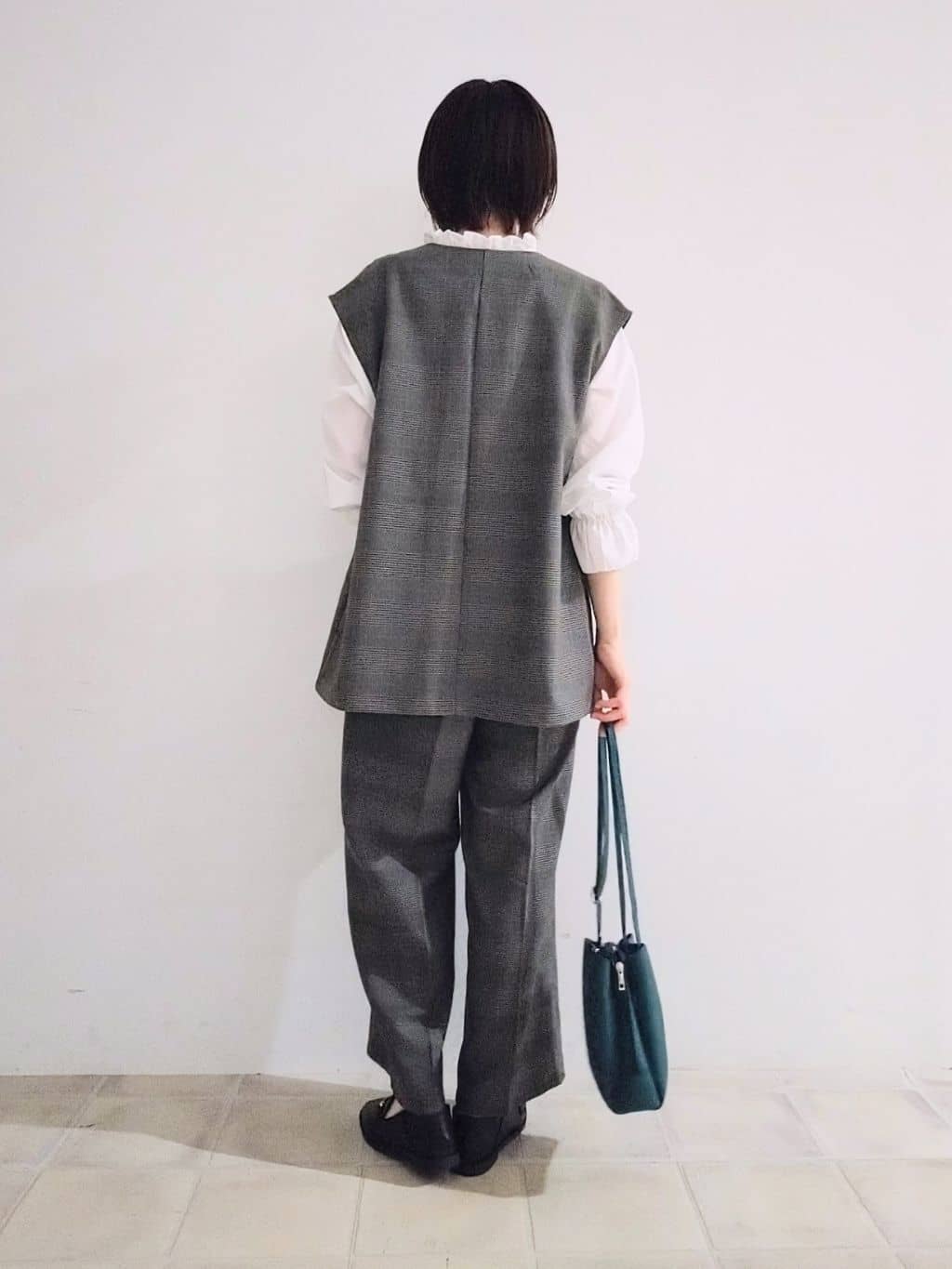 miomioさんの「SHOO･LA･RUE｜【S-LL/セットアップ可/洗濯後しわになりにくい】ダブルベスト」を使ったコーディネート