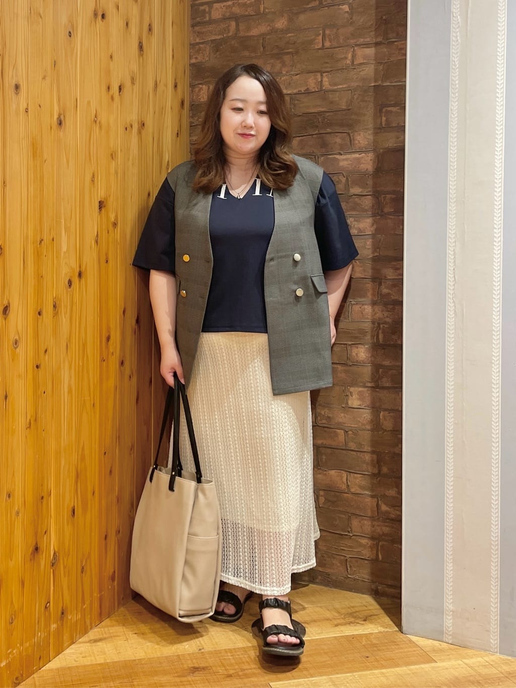 Risaさんの「SHOO･LA･RUE｜【S-LL/セットアップ可/洗濯後しわになりにくい】ダブルベスト」を使ったコーディネート
