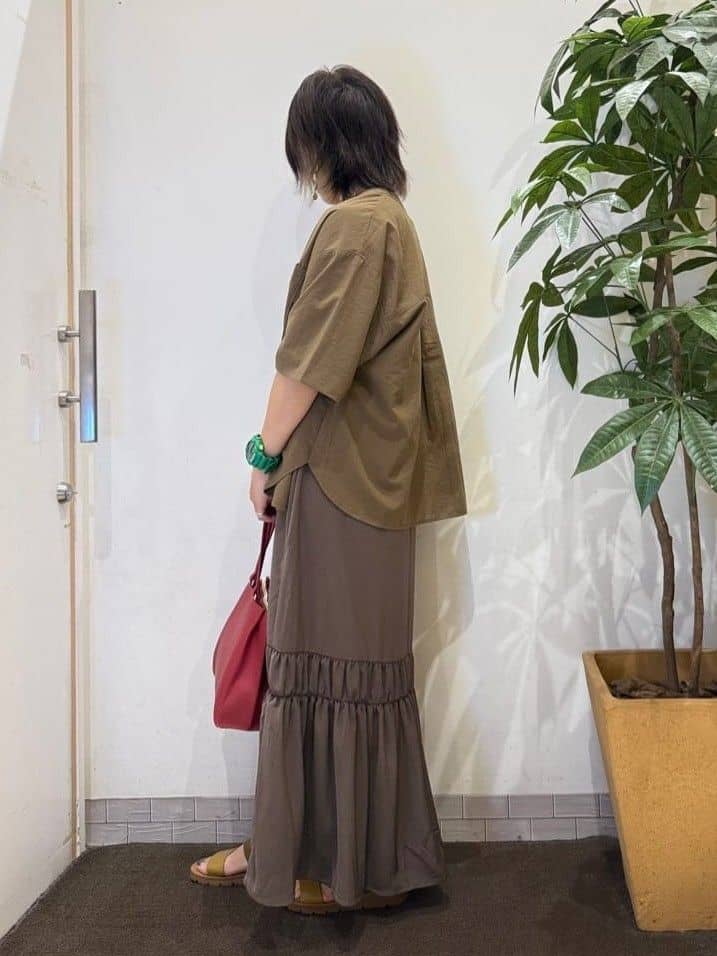 misakiさんの「SHOO･LA･RUE｜【ひんやり】シャーリングがアクセントに 大人のデザインキャミワンピース」を使ったコーディネート
