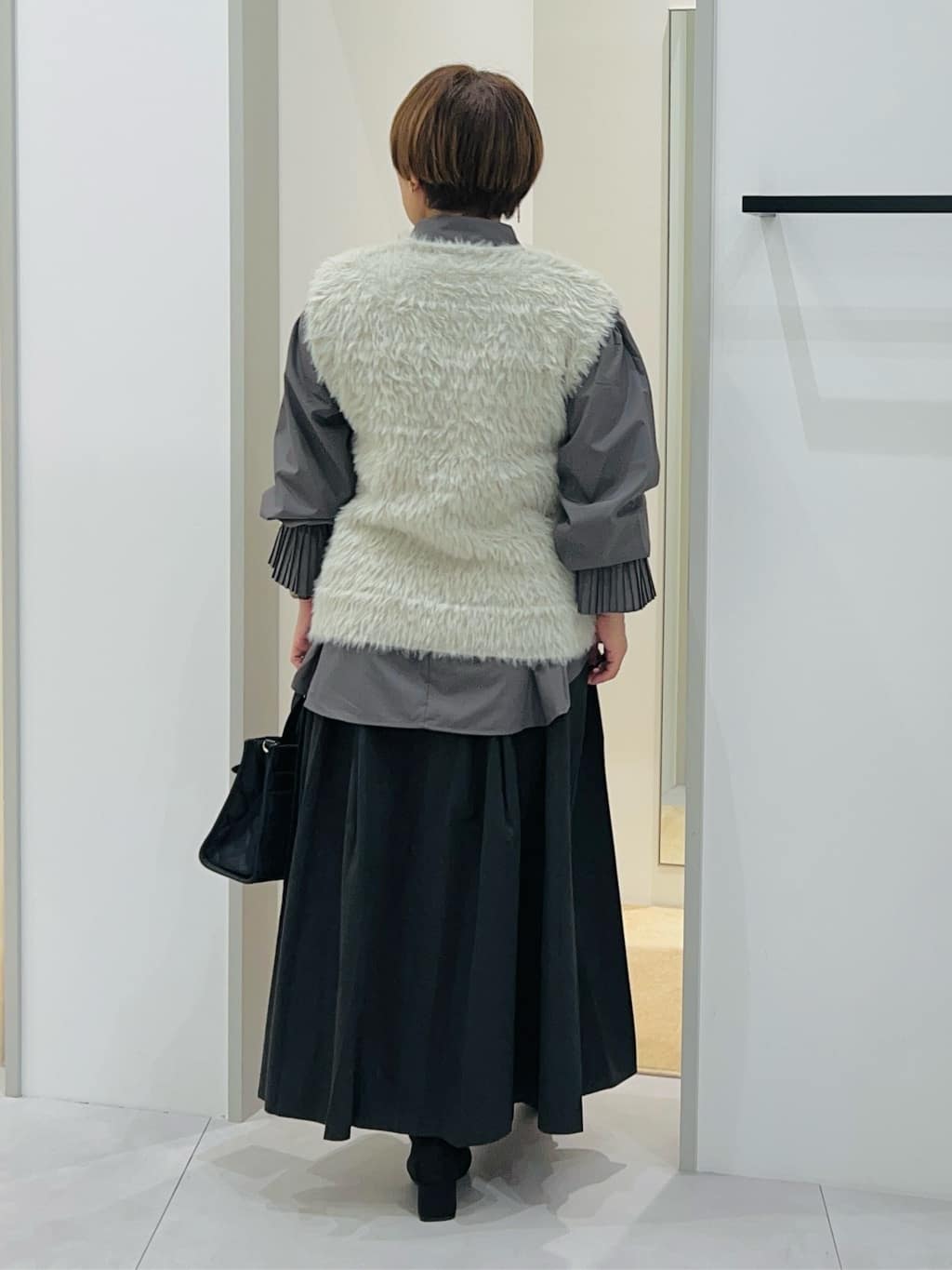タナさんの「THE SHOP TK｜ふわふわフェザーベスト/洗える」を使ったコーディネート