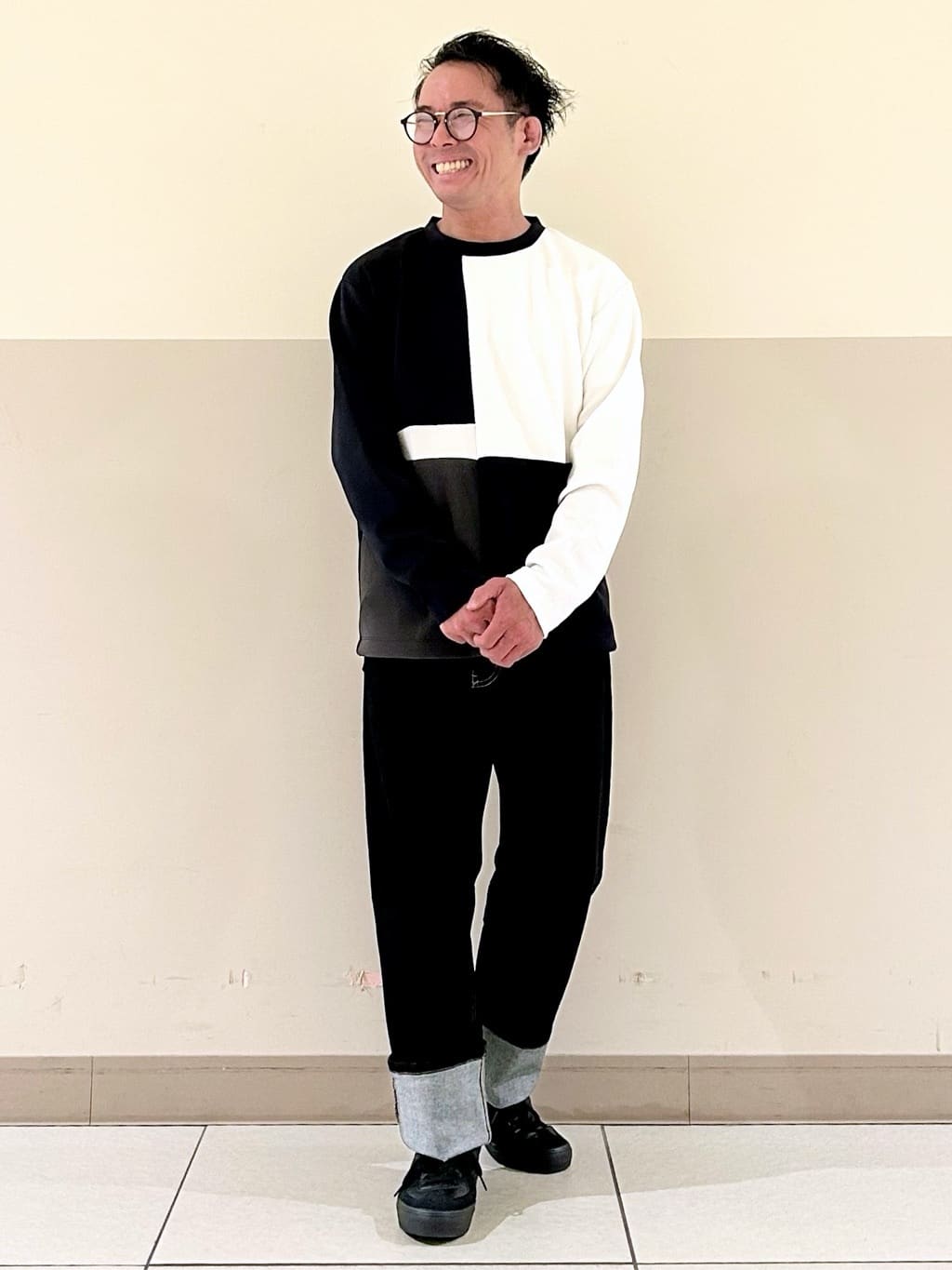 KENJI Iさんの「THE SHOP TK｜【一枚で着映える】パターンブロッキング長袖Tシャツ 洗濯機OK」を使ったコーディネート