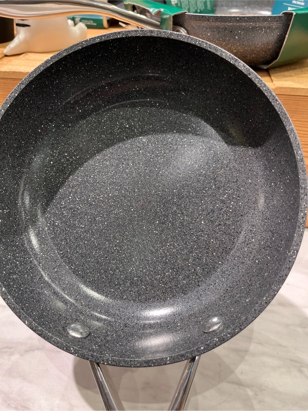 OYSTERさんの「212 KITCHEN STORE｜サリーナ セラミックフライパン 20センチ ＜BALLARINI バッラリーニ＞」を使ったコーディネート