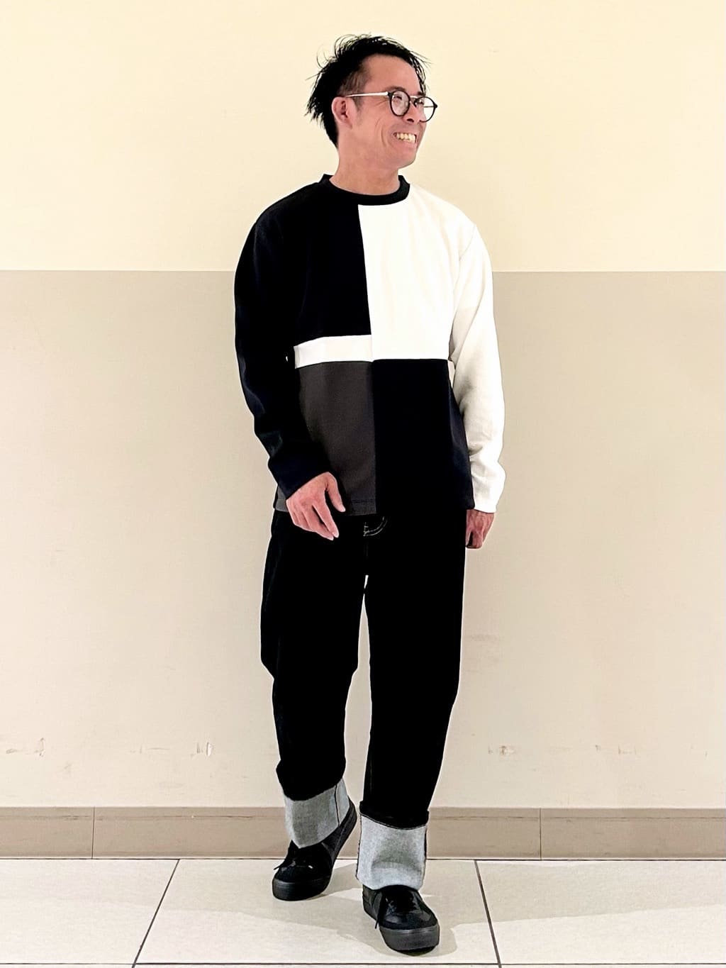 KENJI Iさんの「THE SHOP TK｜【一枚で着映える】パターンブロッキング長袖Tシャツ 洗濯機OK」を使ったコーディネート
