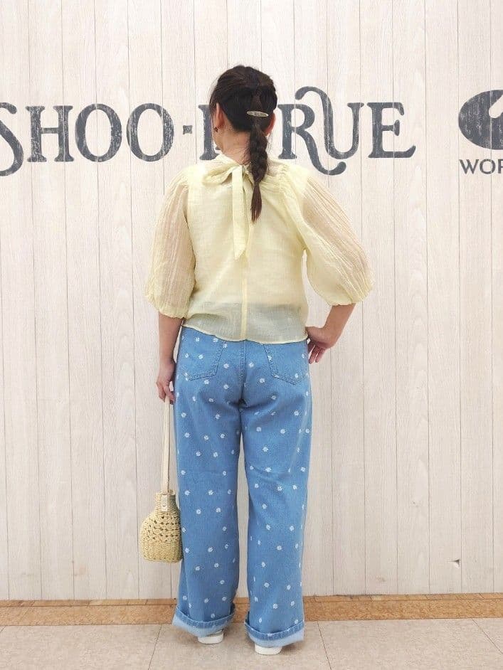 とろろさんの「SHOO･LA･RUE｜【S-LL/前後2WAY】バルーンスリーブが華やか こなれ見えシアーブラウス」を使ったコーディネート