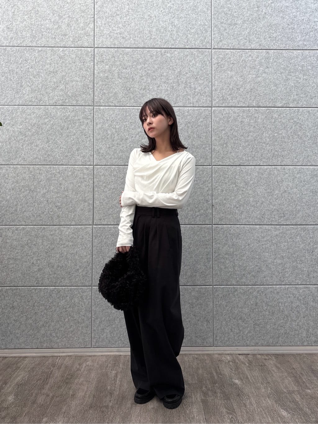 erikaさんの「INDIVI｜フェイクファーマイクロバッグ」を使ったコーディネート