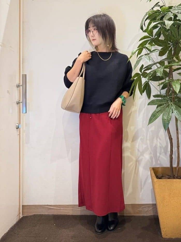 misakiさんの「SHOO･LA･RUE｜【洗濯後しわになりにくい】ポケット付き ナロースカート」を使ったコーディネート