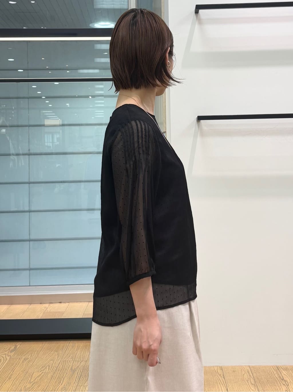 asamiさんの「INDIVI｜フロッキードットブラウス」を使ったコーディネート