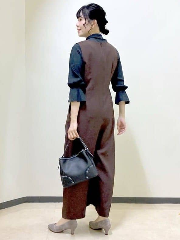  beni_gingerさんの「Reflect｜【キレイめスタイル／通勤におすすめ◎】ボウタイシャンブレーカラーブラウス」を使ったコーディネート