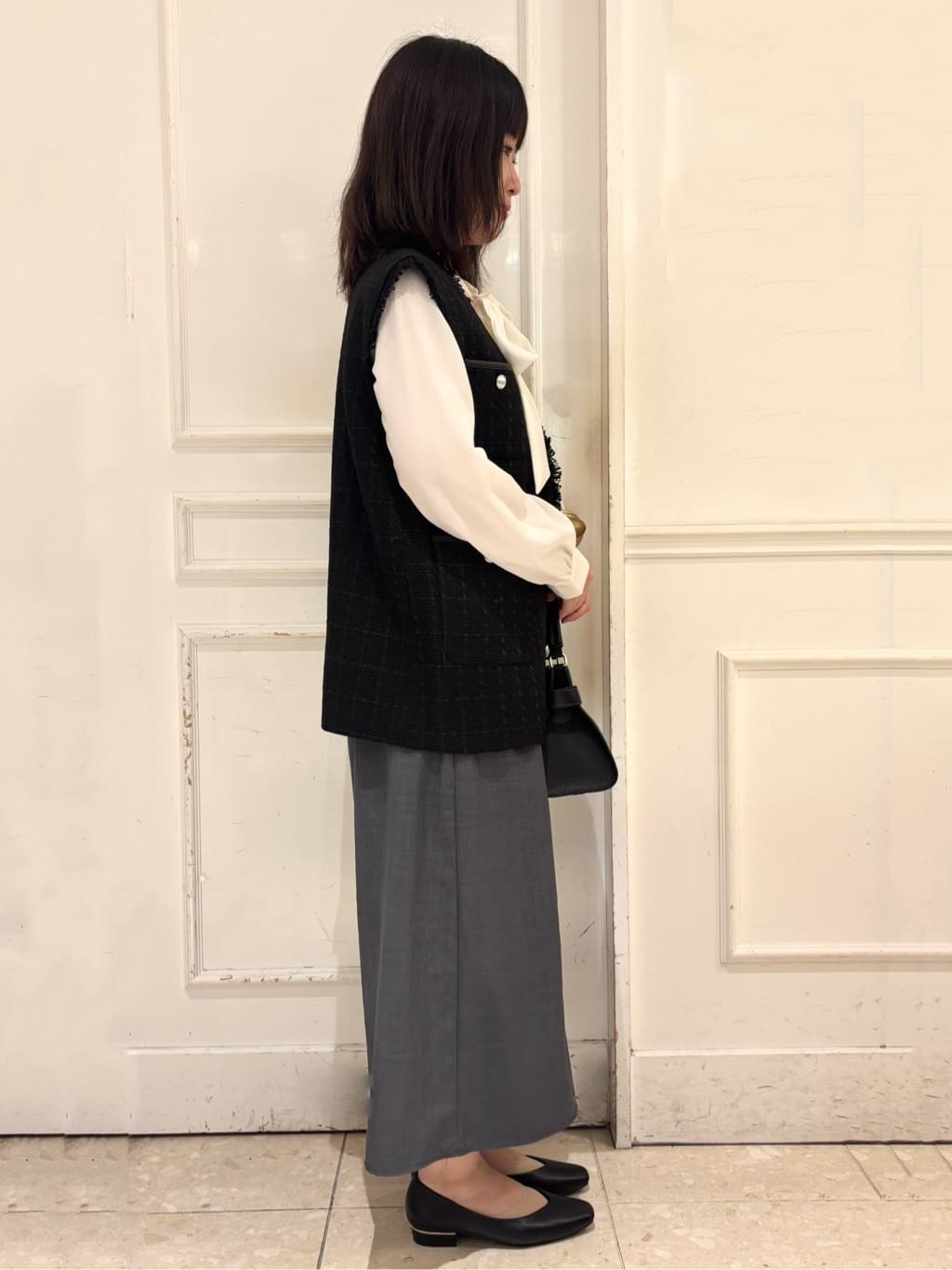 やまさんの「OPAQUE.CLIP｜【抗菌防臭加工／生活防水】メタルパーツVフラットパンプス」を使ったコーディネート