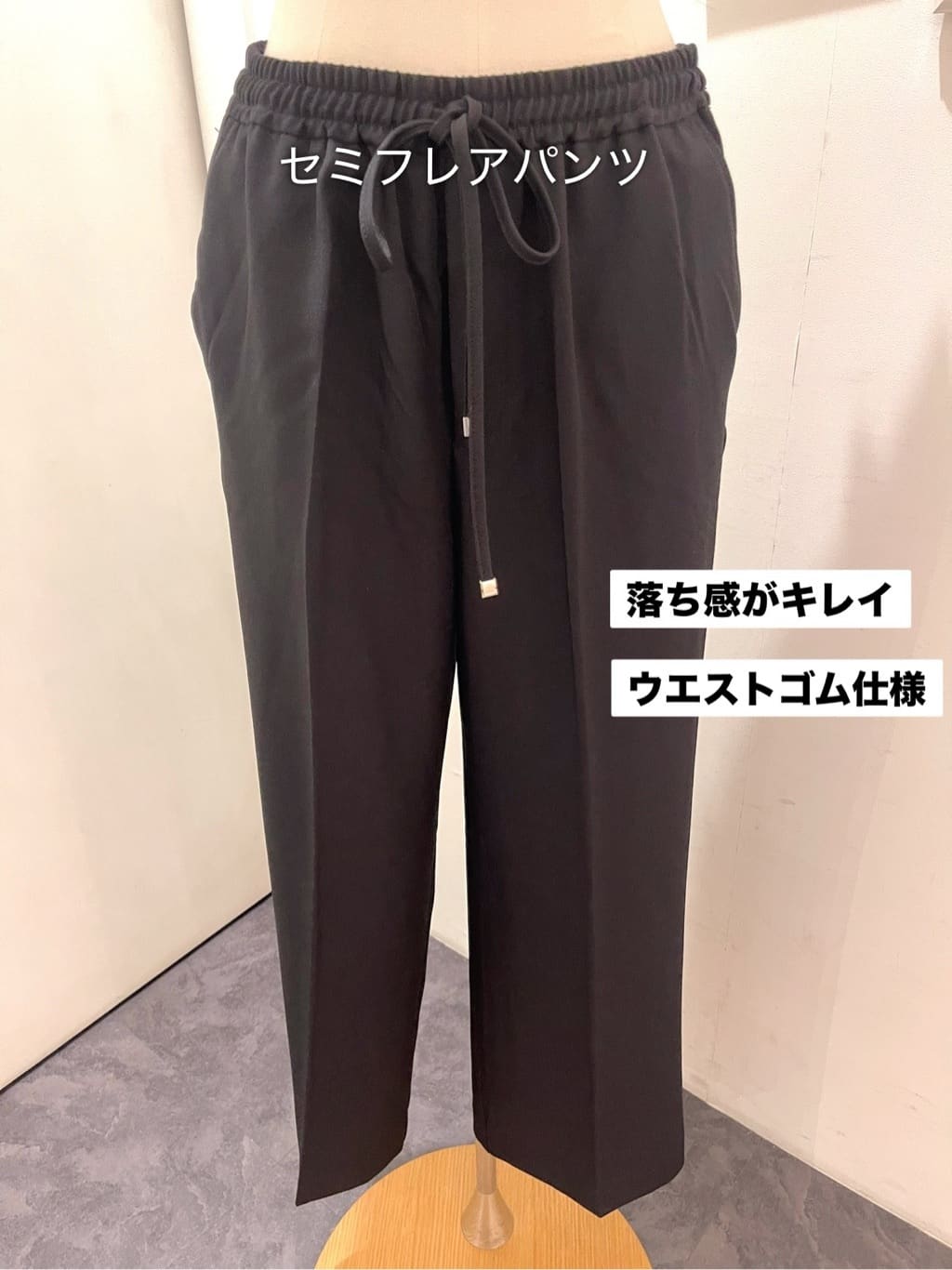 eriicさんの「grove｜【二の腕/体型カバー】メリハリシルエットが叶うシャーリングブラウス」を使ったコーディネート