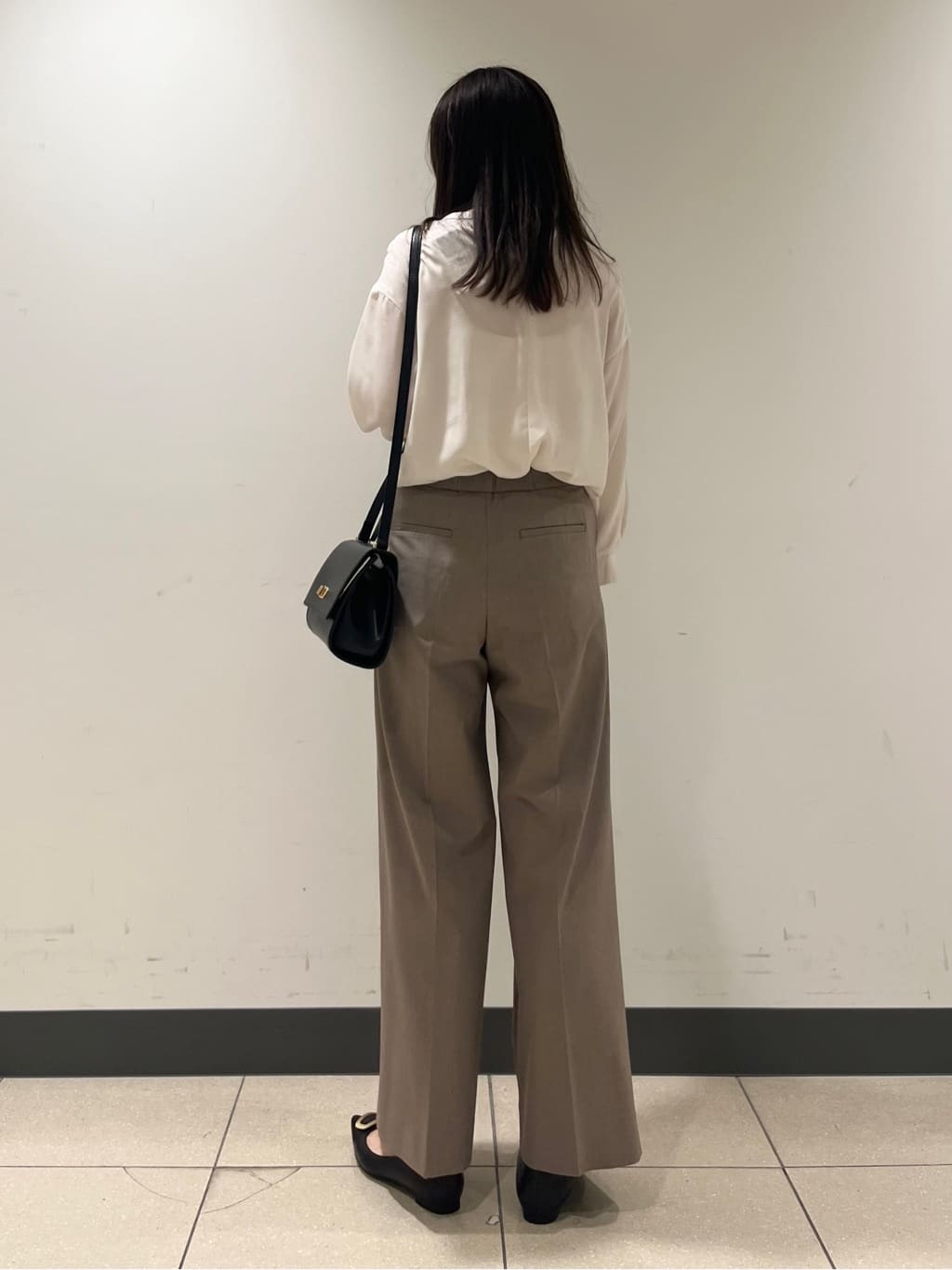 shokoさんの「INDIVI｜【セットアップ可能】スエード調サテンブラウス」を使ったコーディネート
