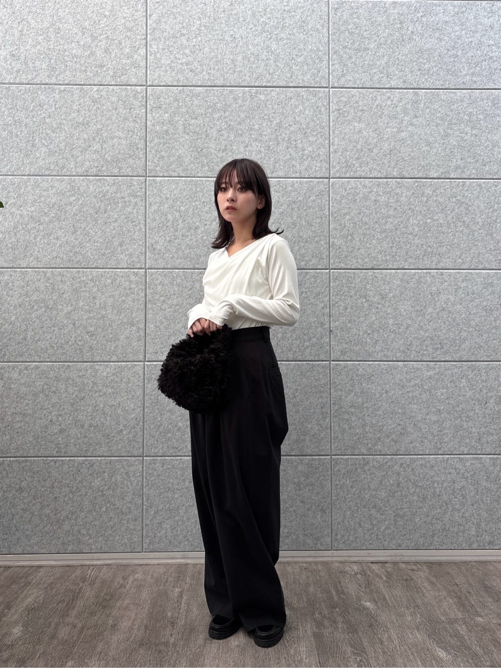 erikaさんの「INDIVI｜フェイクファーマイクロバッグ」を使ったコーディネート