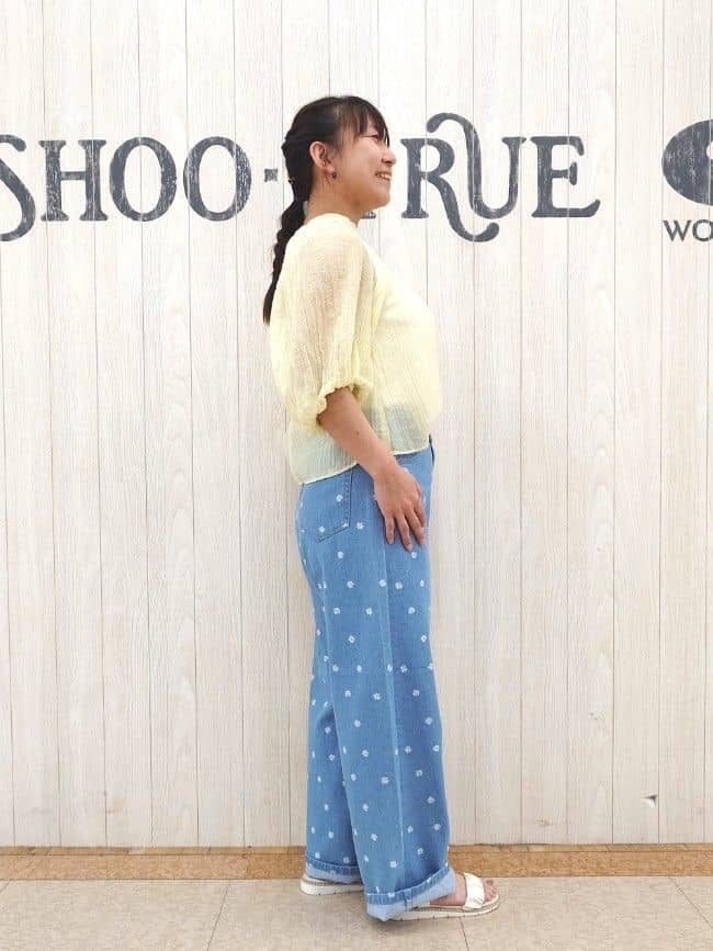 とろろさんの「SHOO･LA･RUE｜【S-LL/前後2WAY】バルーンスリーブが華やか こなれ見えシアーブラウス」を使ったコーディネート