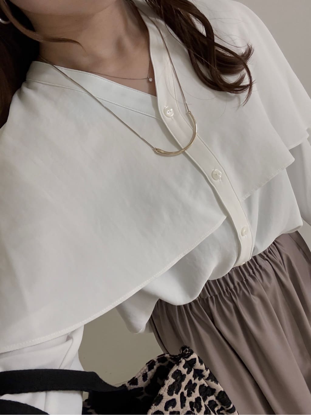 kahoさんの「INDIVI｜レザー調ギャザースカート」を使ったコーディネート