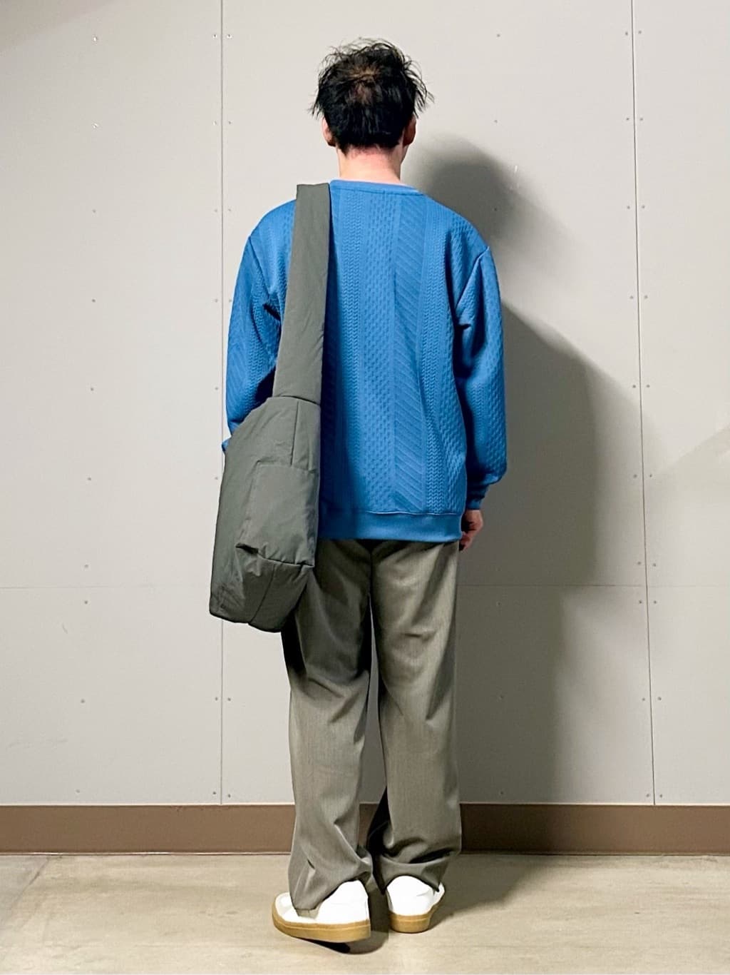 KENJI Iさんの「THE SHOP TK｜【無地に飽きた方へ】ふくれジャカードスウェット　洗濯機OK/6色展開/ユニセックスでおすすめ！」を使ったコーディネート
