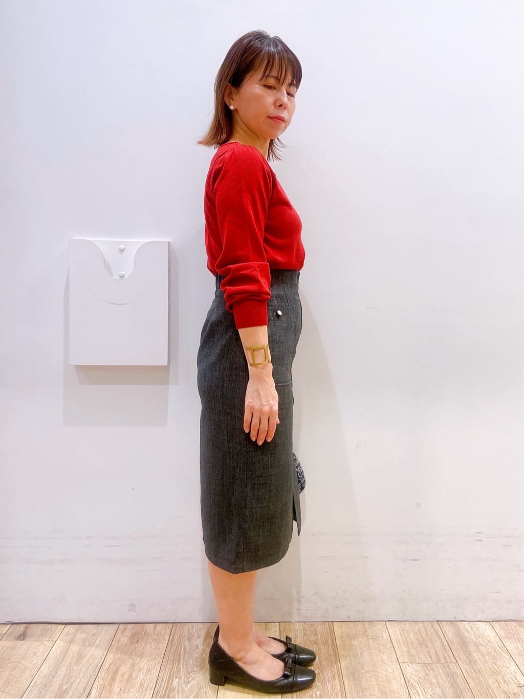 YUKOさんの「index｜パール調パーツ付きクルーネックニット【洗濯機OK】《8col／XS～3L》」を使ったコーディネート