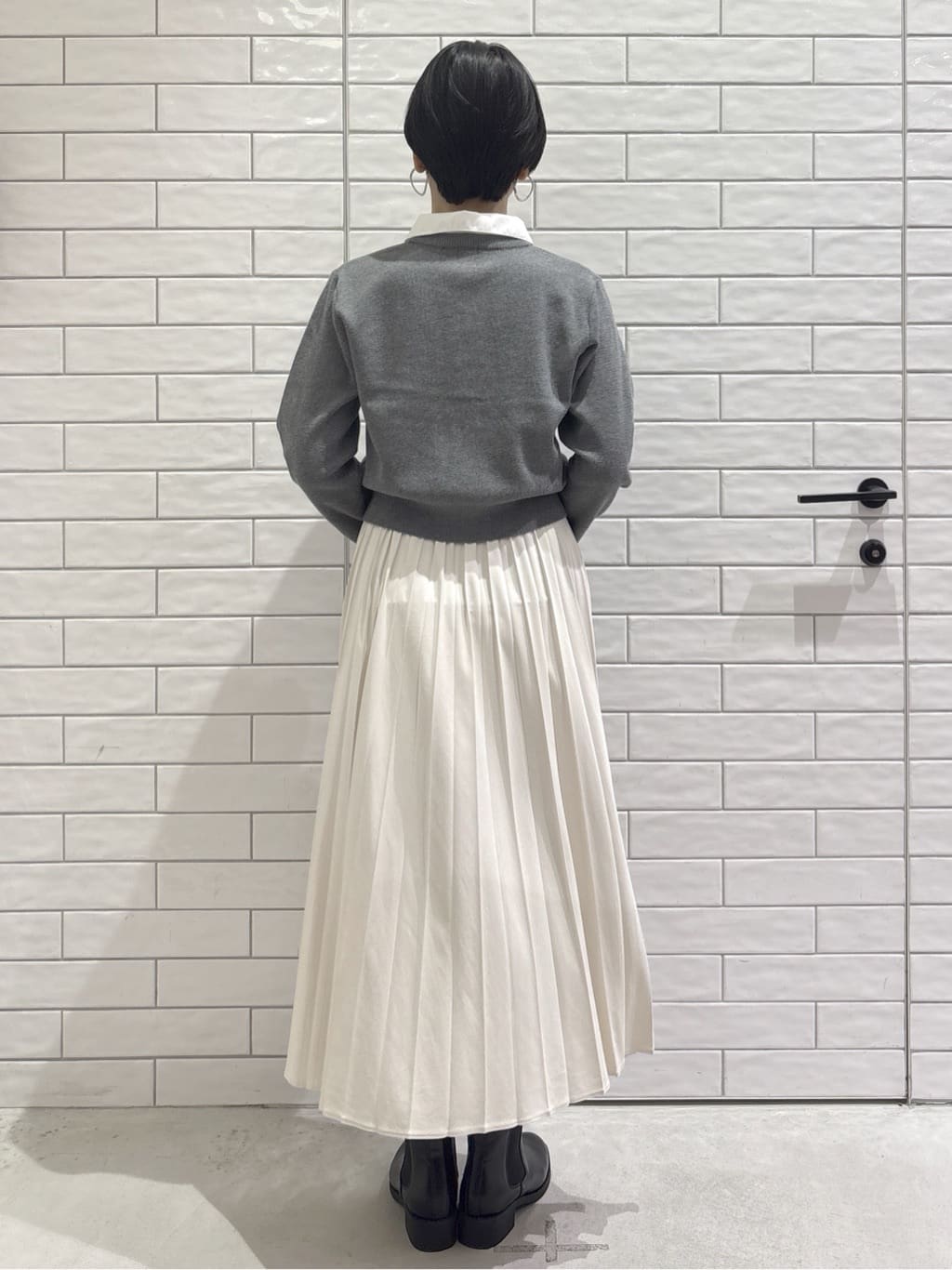 ayumiさんの「OPAQUE.CLIP｜フェイクスウェードプリーツスカート【静電気防止加工／洗濯機OK】」を使ったコーディネート