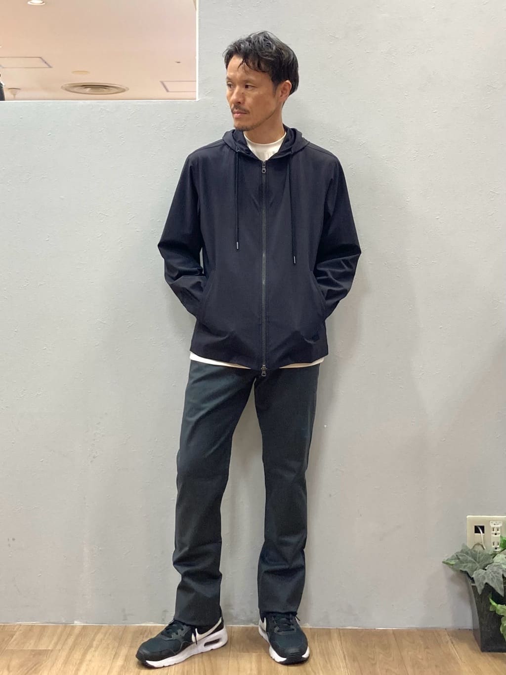 シュンさんの「TAKEO KIKUCHI｜【3D ナイロン ストレッチ】ジップアップ フードブルゾン」を使ったコーディネート