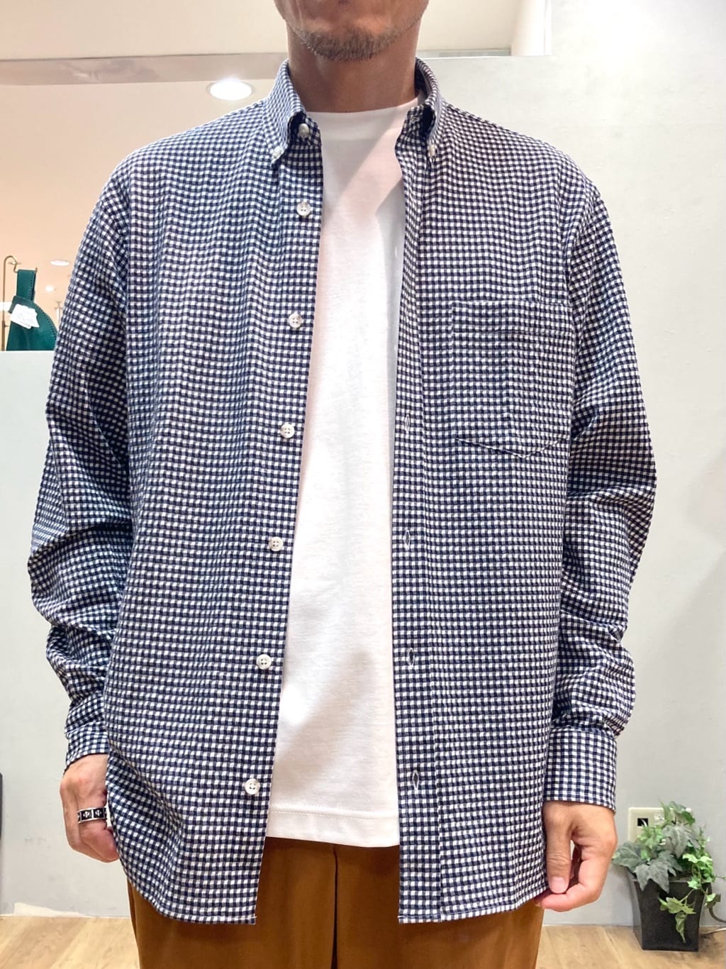 シュンさんの「TAKEO KIKUCHI｜【抗菌防臭/シーズンレス】シアサッカーギンガムチェック ストレッチシャツ」を使ったコーディネート