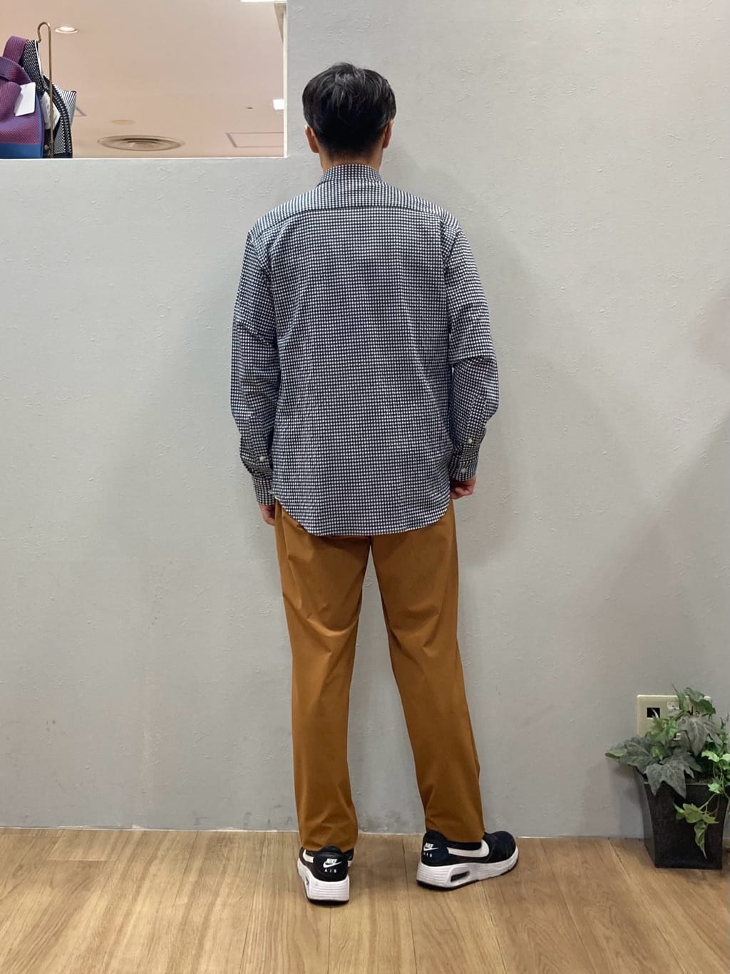 シュンさんの「TAKEO KIKUCHI｜【抗菌防臭/シーズンレス】シアサッカーギンガムチェック ストレッチシャツ」を使ったコーディネート