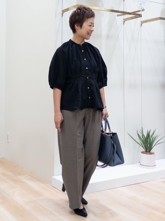 シュウコさんの「grove｜ウエストタックチュニックブラウス」を使ったコーディネート