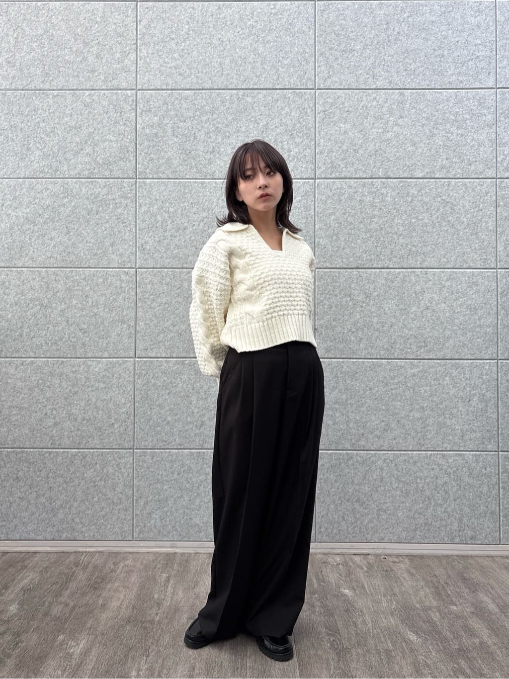 erikaさんの「INDIVI｜スキッパーフォルムニット」を使ったコーディネート