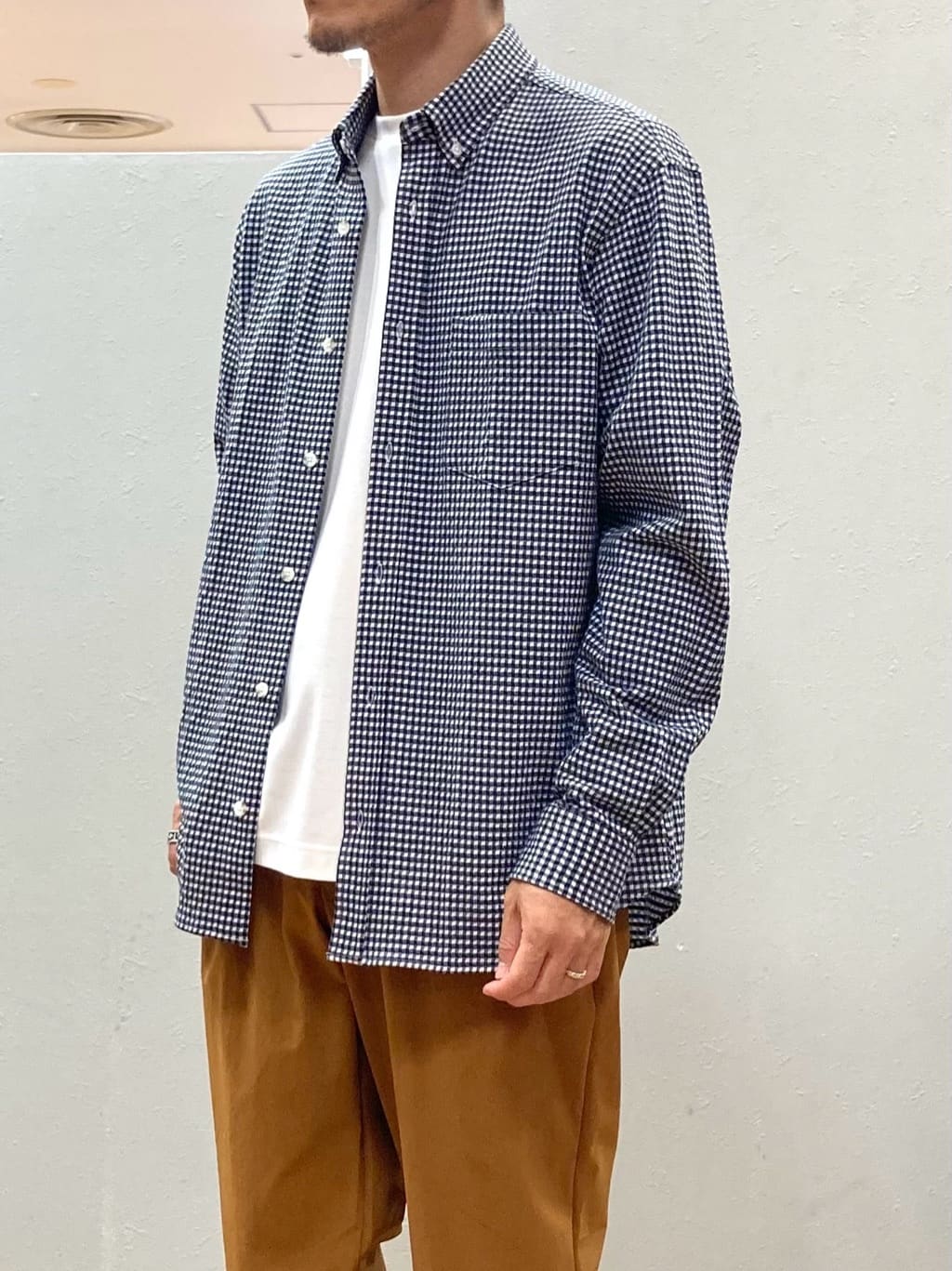 シュンさんの「TAKEO KIKUCHI｜【抗菌防臭/シーズンレス】シアサッカーギンガムチェック ストレッチシャツ」を使ったコーディネート