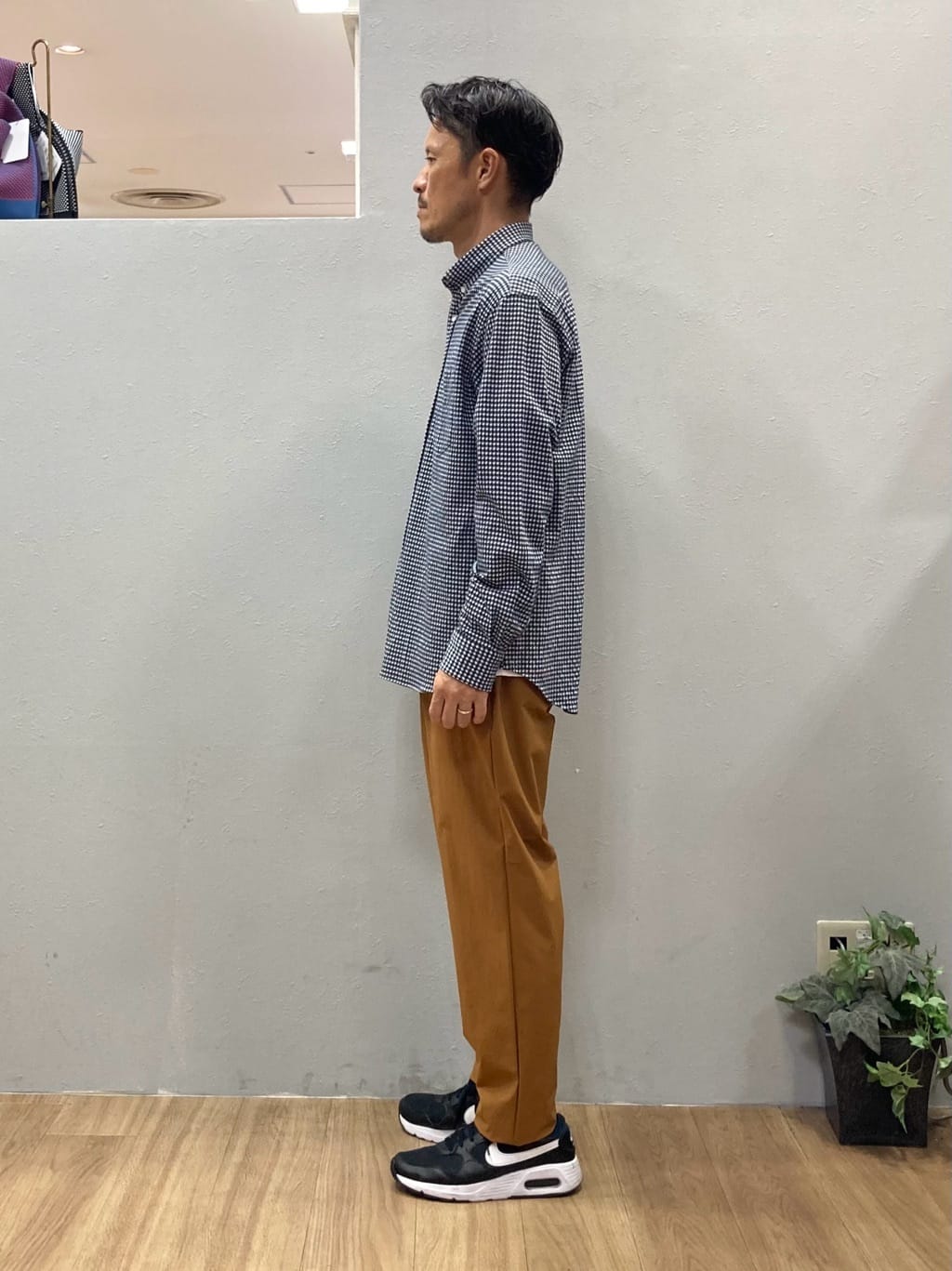シュンさんの「TAKEO KIKUCHI｜【抗菌防臭/シーズンレス】シアサッカーギンガムチェック ストレッチシャツ」を使ったコーディネート