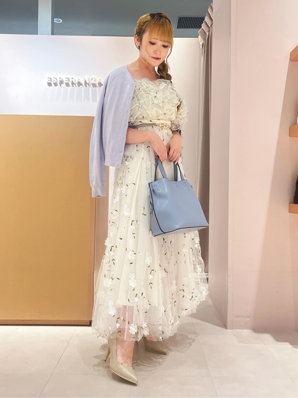 このかさんの「ESPERANZA｜【レイン対応/12時間パンプス】約8.5cm　歩きやすくて疲れにくい」を使ったコーディネート