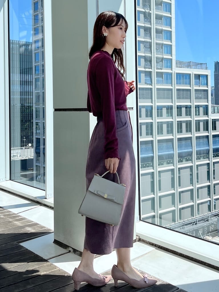 はばさんの「Couture brooch｜【洗える・ストレッチ・通勤】スエード調ダンボールIラインスカート」を使ったコーディネート