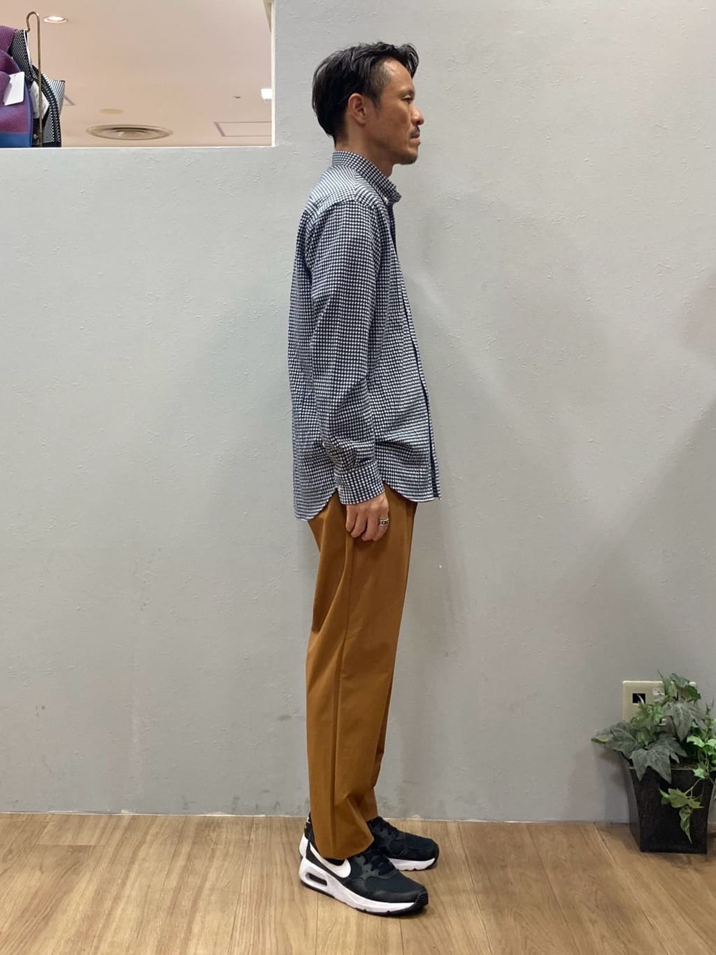 シュンさんの「TAKEO KIKUCHI｜【抗菌防臭/シーズンレス】シアサッカーギンガムチェック ストレッチシャツ」を使ったコーディネート