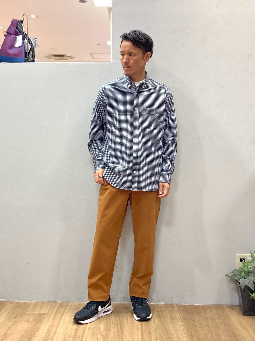 シュンさんの「TAKEO KIKUCHI｜【抗菌防臭/シーズンレス】シアサッカーギンガムチェック ストレッチシャツ」を使ったコーディネート